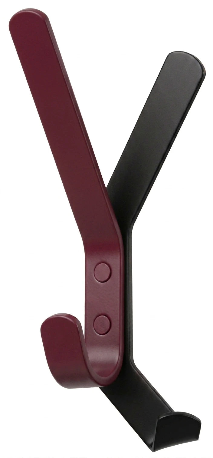 Der minimalistische SCHATTENWURF Doppel-Wandhaken in der Farbe RAL 4004 Bordeauxviolett von Kirchhoff und Euwens aus Iserlohner Fertigung.