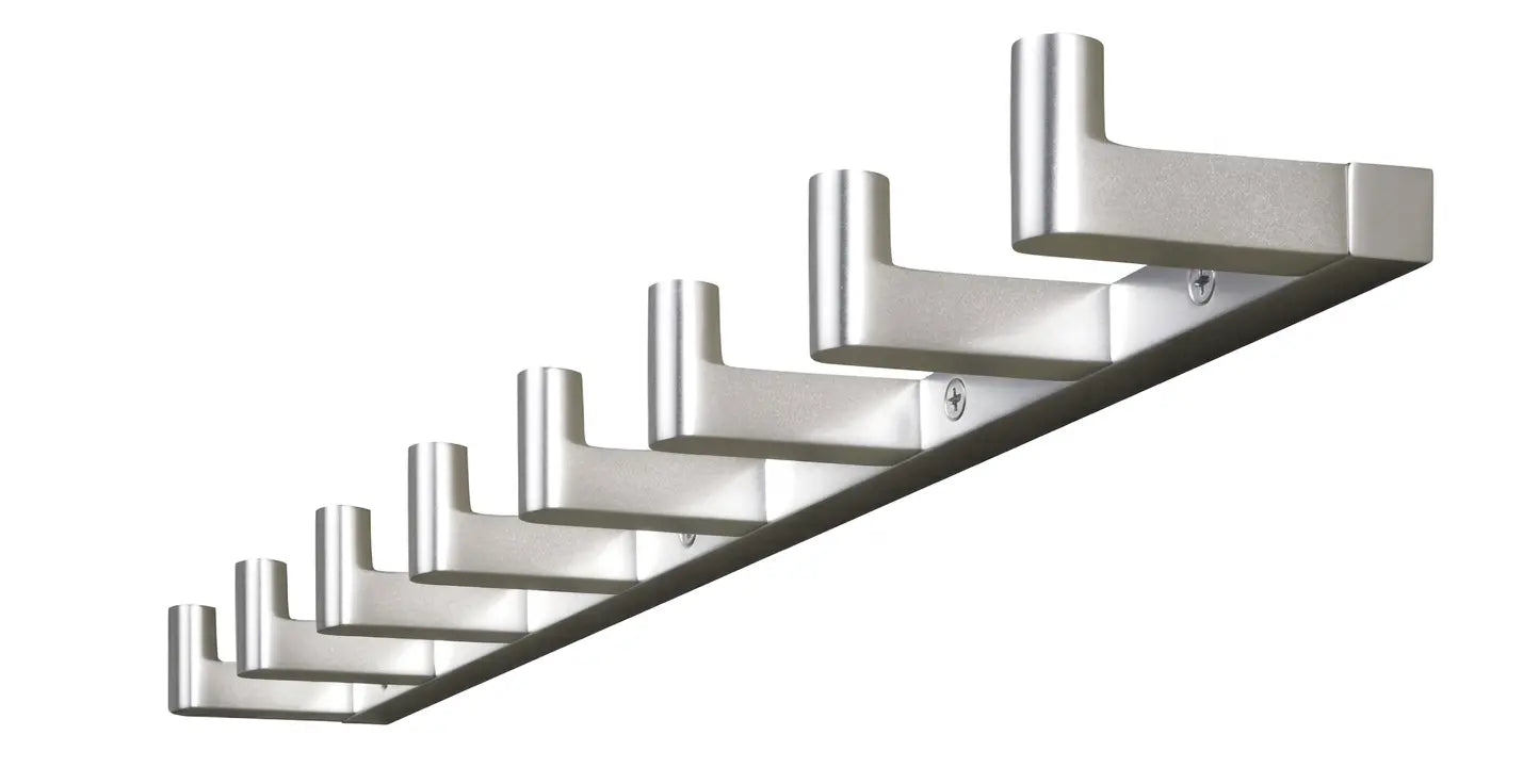 Design-Garderobenleiste 1001 von Peter Bastian aus Aluminium zur Wandmontage.