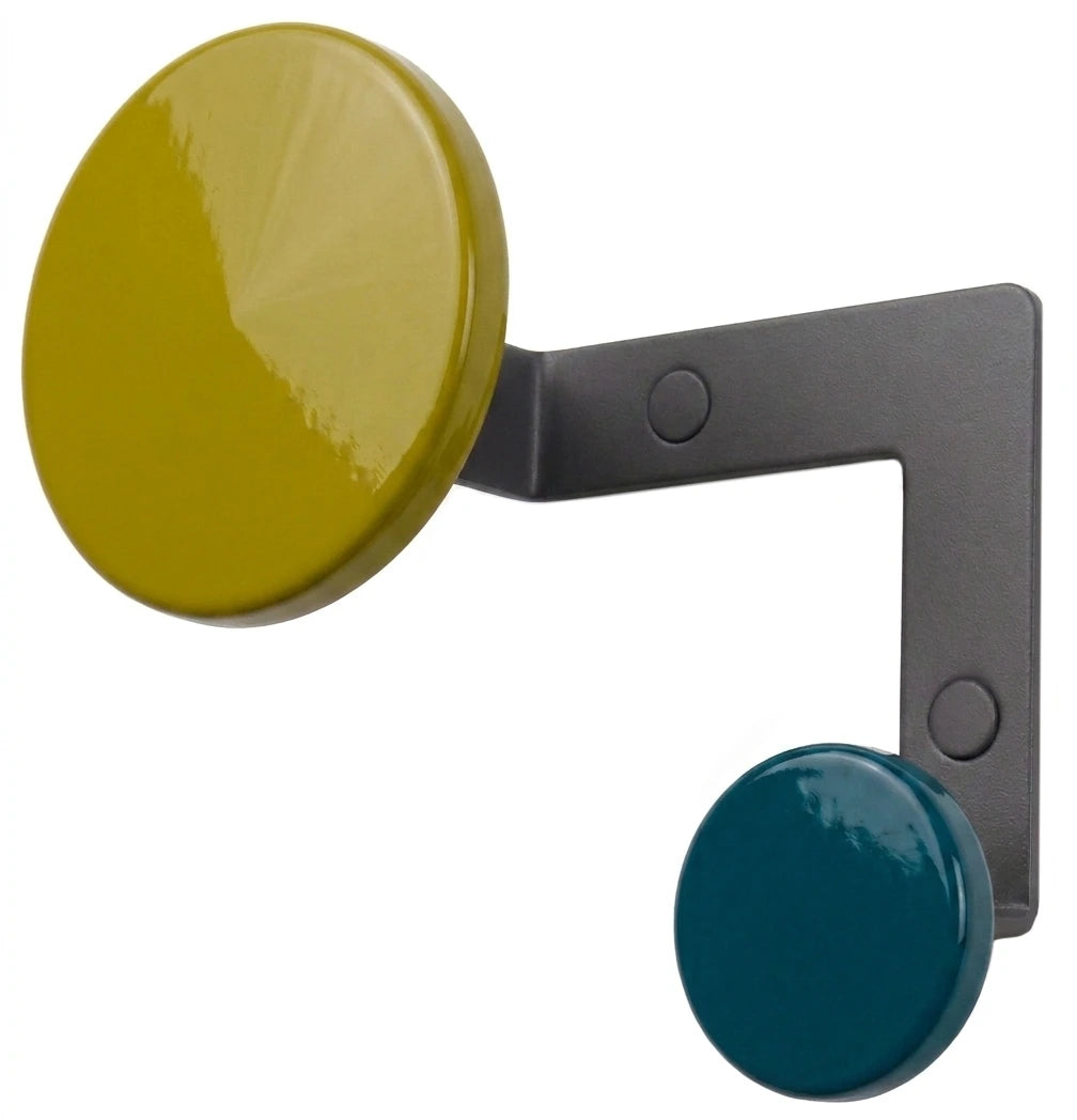 Elegante Planet Design Haken von Kirchhoff & Euwens als moderne Wandgarderobe in minimalistischer Optik, Variante Orange/Olivegrün mit grauem Gestell.