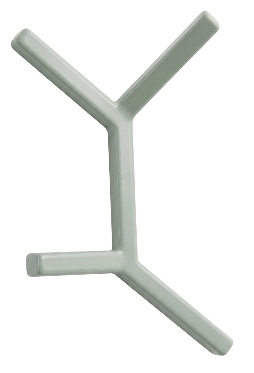 Moderner, minimalistischer Wandhaken in RAL 6021 mit dezentem Glanz auf weißem Hintergrund.