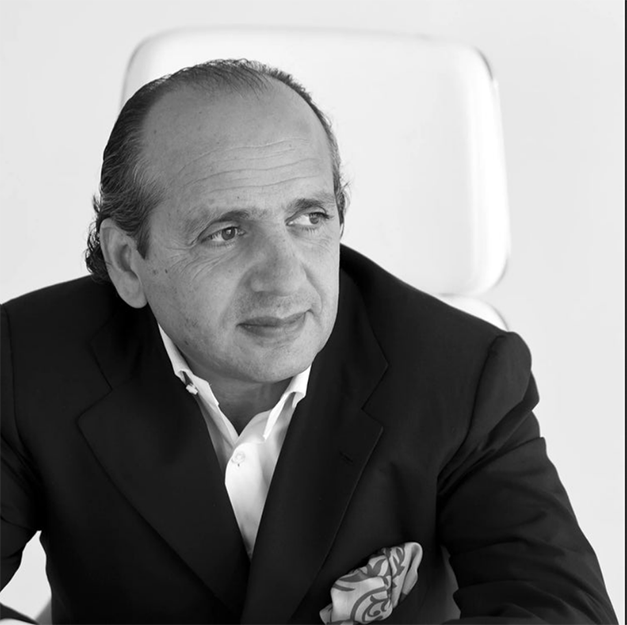 Portrait des renommierten Architekten und Designers Hadi Teherani, Entwerfer des exklusiven Wandhakens MR. STEED.