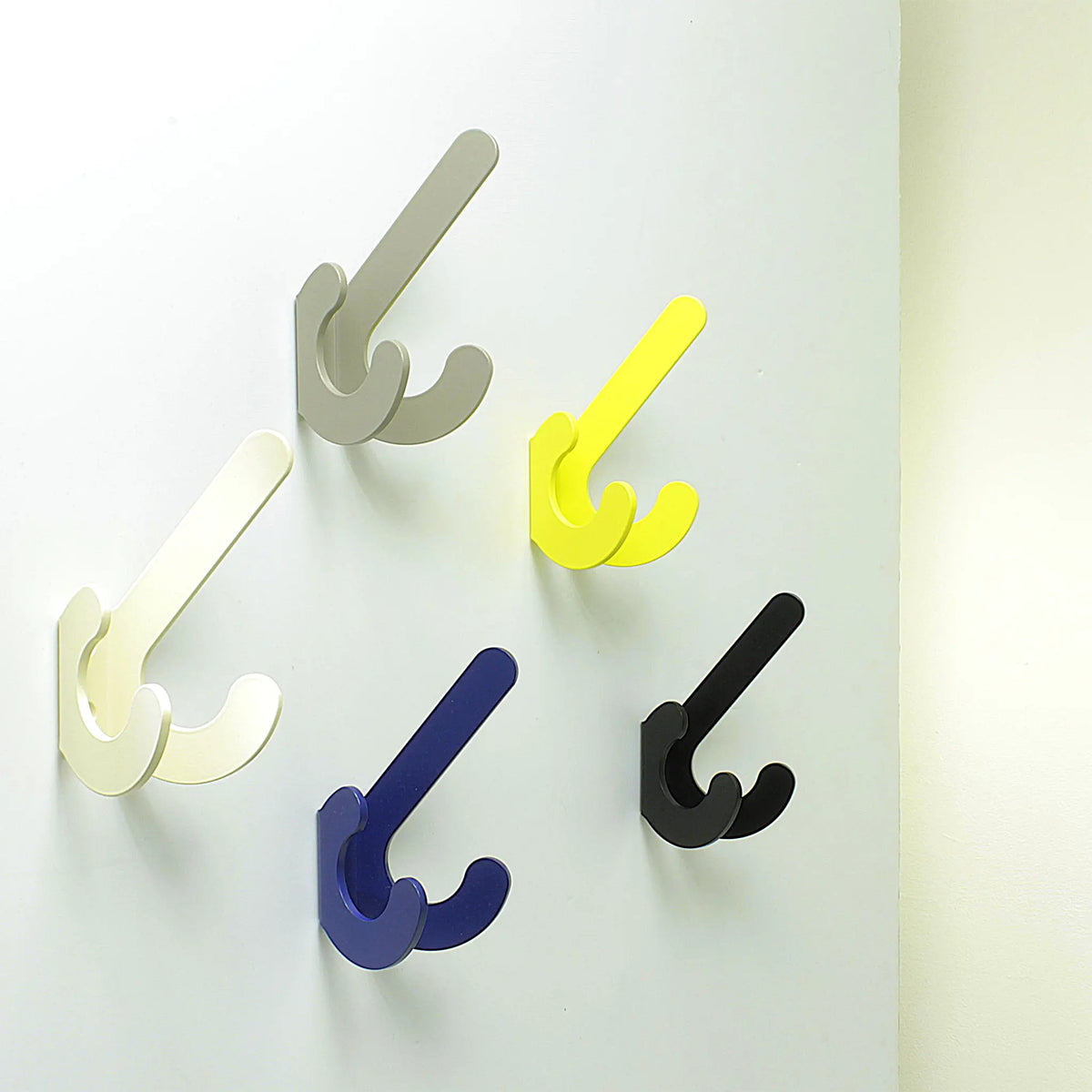 "BEN 2" Hut- und Mantelhaken von Robin Scholz